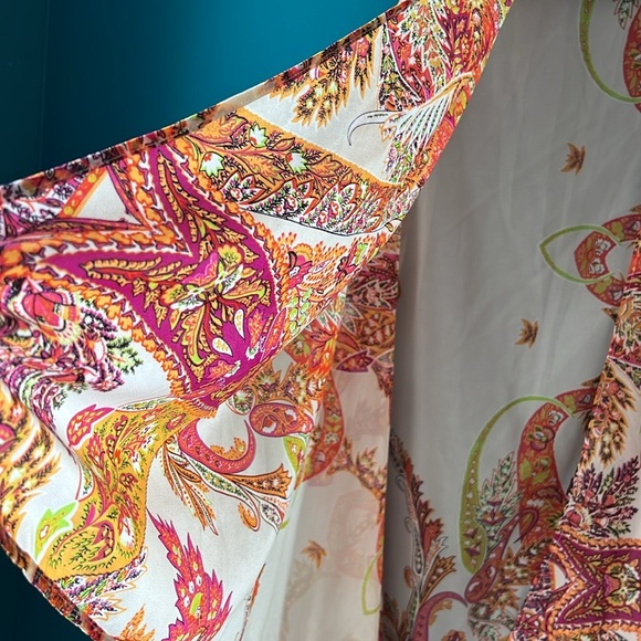 Colorful Paisley Sleeveless pareo - Picture 2 of 4